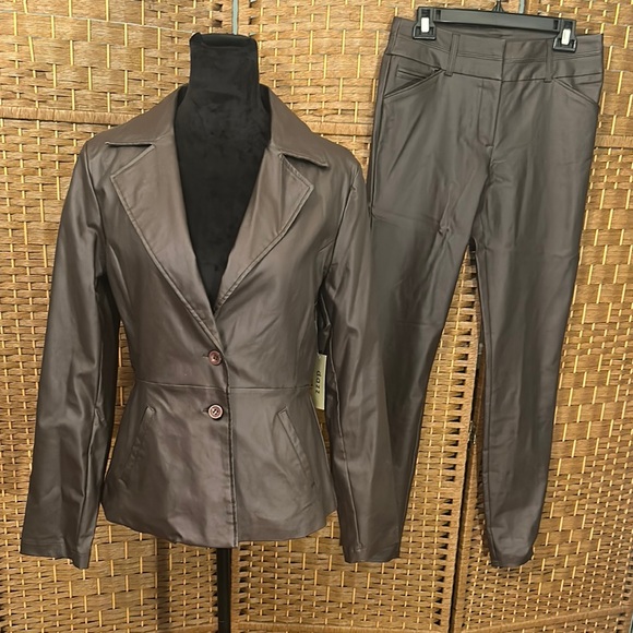 Women's Brown Leather Jacket and Pants Set - Picture 1 of 13